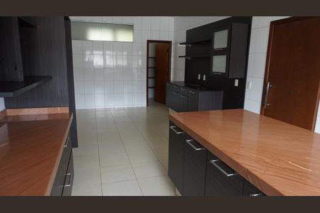 Casa para alugar com 560m², 5 quartos e 6 vagasDespensa