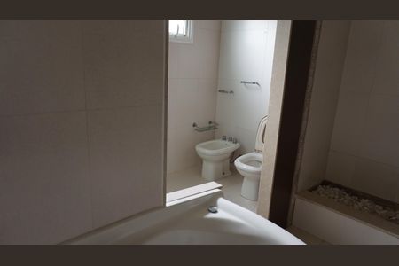 Casa para alugar com 560m², 5 quartos e 6 vagasBanheiro da suíte 2