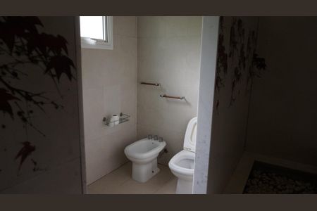 Casa para alugar com 560m², 5 quartos e 6 vagasBanheiro da suíte 4