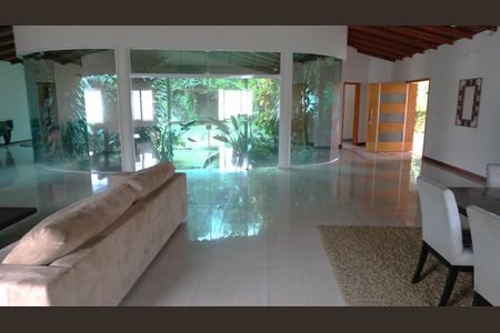 Casa para alugar com 560m², 5 quartos e 6 vagasSala principal