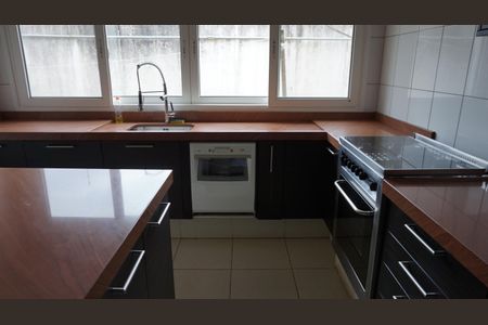 Casa para alugar com 560m², 5 quartos e 6 vagasDespensa