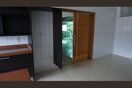 Casa para alugar com 560m², 5 quartos e 6 vagasCozinha