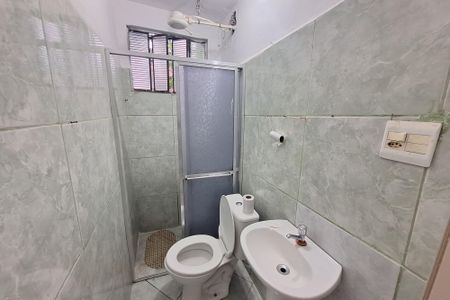 Banheiro de casa para alugar com 1 quarto, 50m² em Parque Uruguaiana, Duque de Caxias