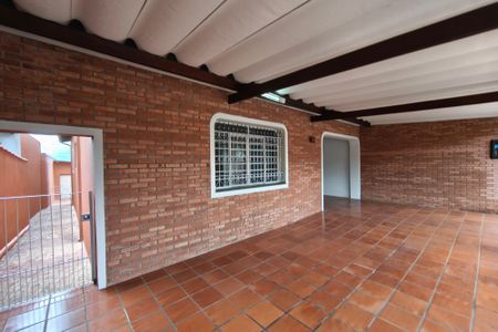 Casa à venda com 171m², 3 quartos e 4 vagas Casa à venda com 171m², 3 quartos e 4 vagasQuintal - Garagem