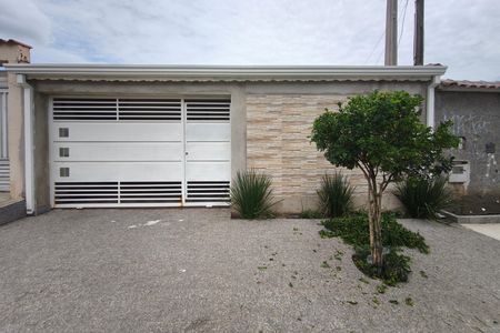 Casa à venda com 100m², 3 quartos e 2 vagasFachada