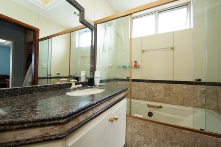 Apartamento à venda com 275m², 3 quartos e 3 vagas Apartamento à venda com 275m², 3 quartos e 3 vagasBANHEIRO3