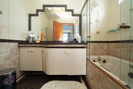 Apartamento à venda com 275m², 3 quartos e 3 vagas Apartamento à venda com 275m², 3 quartos e 3 vagasBANHEIRO3