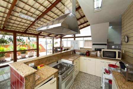 Apartamento à venda com 275m², 3 quartos e 3 vagas Apartamento à venda com 275m², 3 quartos e 3 vagasCOBERTURA