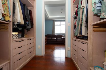 Apartamento à venda com 275m², 3 quartos e 3 vagas Apartamento à venda com 275m², 3 quartos e 3 vagasCLOSET QUARTO3