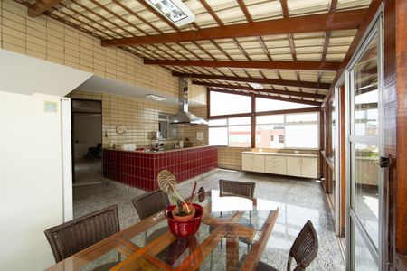 Apartamento à venda com 275m², 3 quartos e 3 vagas Apartamento à venda com 275m², 3 quartos e 3 vagasCOBERTURA