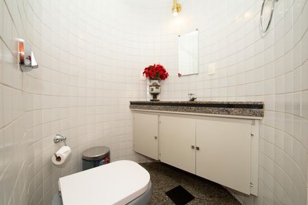 Apartamento à venda com 275m², 3 quartos e 3 vagas Apartamento à venda com 275m², 3 quartos e 3 vagasBANHEIRO4