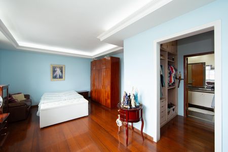 Apartamento à venda com 275m², 3 quartos e 3 vagas Apartamento à venda com 275m², 3 quartos e 3 vagasQUARTO3