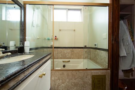 Apartamento à venda com 275m², 3 quartos e 3 vagas Apartamento à venda com 275m², 3 quartos e 3 vagasBANHEIRO3