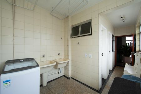 Apartamento à venda com 275m², 3 quartos e 3 vagas Apartamento à venda com 275m², 3 quartos e 3 vagasAREA DE SERVICO