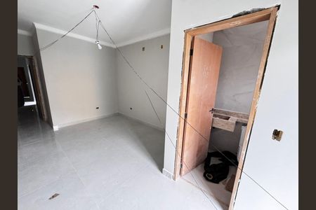 Casa à venda com 3 quartos, 210m² em Parque Sao Domingos, São Paulo