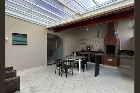 Casa à venda com 3 quartos, 241m² em Chácara Inglesa, São Paulo