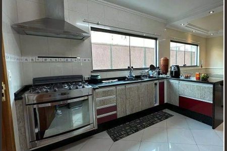 Casa à venda com 3 quartos, 241m² em Chácara Inglesa, São Paulo