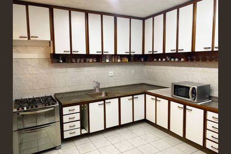 Casa à venda com 3 quartos, 350m² em Parque Maria Domitila, São Paulo