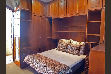 Casa à venda com 3 quartos, 350m² em Parque Maria Domitila, São Paulo