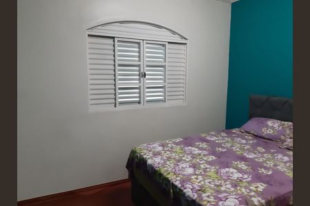 Casa à venda com 3 quartos, 180m² em Parque Sao Domingos, São Paulo