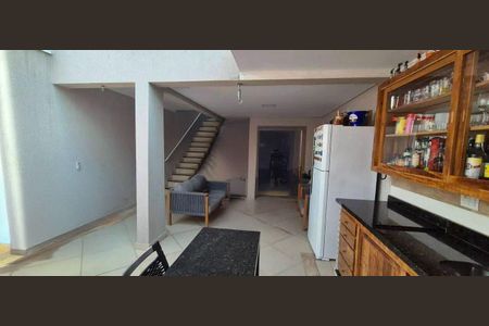 Casa à venda com 4 quartos, 250m² em Parque Sao Domingos, São Paulo