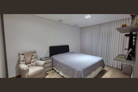 Casa à venda com 4 quartos, 250m² em Parque Sao Domingos, São Paulo