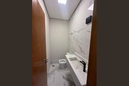 Casa à venda com 2 quartos, 109m² em Vila Mangalot, São Paulo