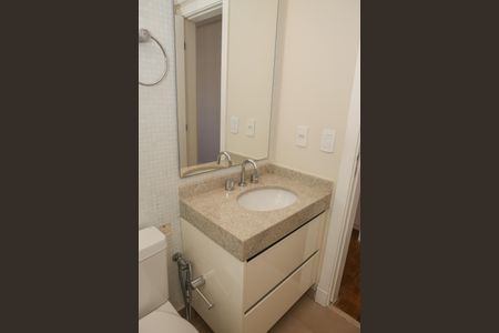 Apartamento à venda com 175m², 3 quartos e 4 vagasBanheiro da Suíte 2