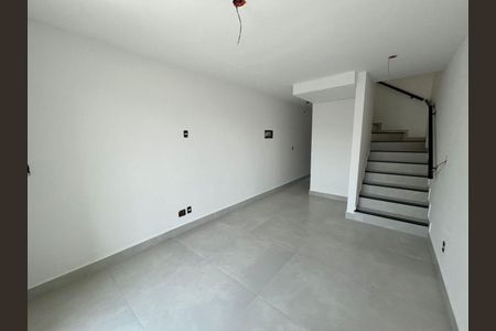 Casa à venda com 3 quartos, 133m² em Vila Bruna, São Paulo