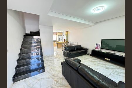 Casa à venda com 3 quartos, 150m² em Vila Pereira Cerca, São Paulo