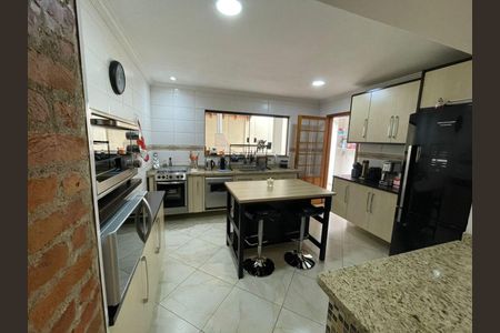 Casa à venda com 3 quartos, 230m² em Vila Romana, São Paulo