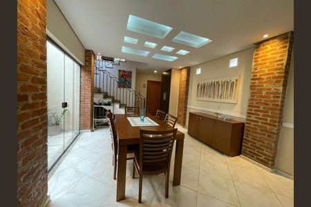 Casa à venda com 3 quartos, 230m² em Vila Romana, São Paulo