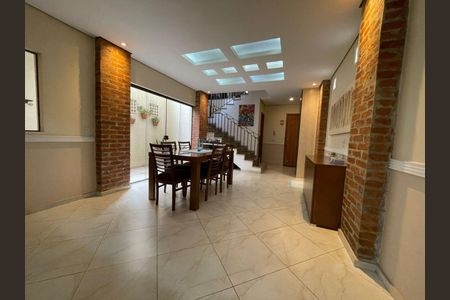 Casa à venda com 3 quartos, 230m² em Vila Romana, São Paulo