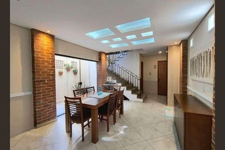 Casa à venda com 3 quartos, 230m² em Vila Romana, São Paulo