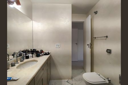 Apartamento à venda com 132m², 3 quartos e 2 vagasBanheiro da Suíte