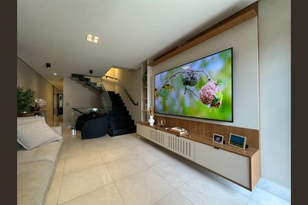 Casa à venda com 3 quartos, 206m² em Parque Sao Domingos, São Paulo