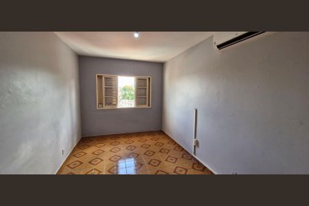 Casa à venda com 3 quartos, 142m² em Parque Maria Domitila, São Paulo