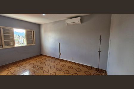 Casa à venda com 3 quartos, 142m² em Parque Maria Domitila, São Paulo