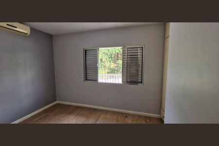 Casa à venda com 3 quartos, 142m² em Parque Maria Domitila, São Paulo