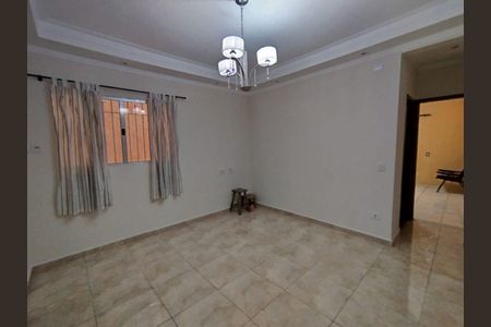 Casa à venda com 4 quartos, 217m² em Jardim Santo Elias, São Paulo