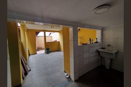 Casa à venda com 4 quartos, 217m² em Jardim Santo Elias, São Paulo