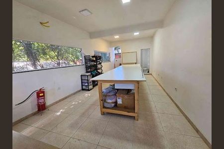 Casa à venda com 4 quartos, 300m² em Água Branca, São Paulo