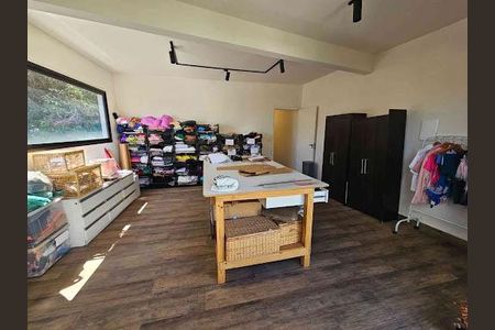 Casa à venda com 4 quartos, 300m² em Água Branca, São Paulo