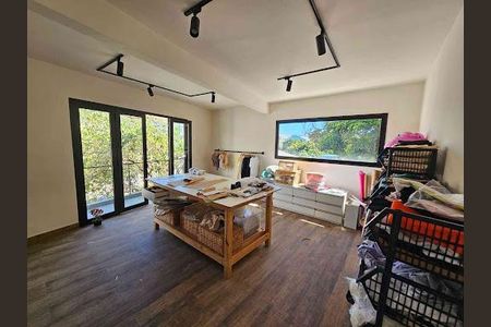 Casa à venda com 4 quartos, 300m² em Água Branca, São Paulo