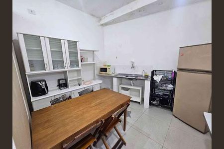 Casa à venda com 4 quartos, 300m² em Água Branca, São Paulo