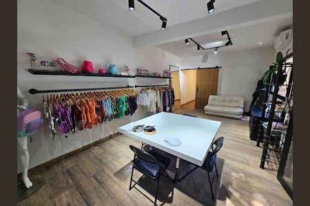 Casa à venda com 4 quartos, 300m² em Água Branca, São Paulo