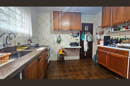 Casa à venda com 4 quartos, 200m² em Sumarezinho, São Paulo