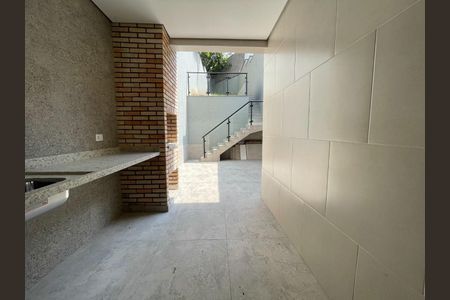 Casa à venda com 3 quartos, 250m² em Vila Ipojuca, São Paulo