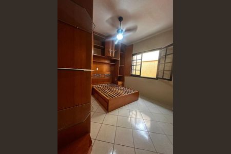 Casa à venda com 3 quartos, 111m² em Vila Zat, São Paulo