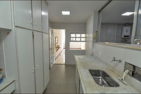 Apartamento para alugar com 110m², 3 quartos e 2 vagas Apartamento para alugar com 110m², 3 quartos e 2 vagasCozinha